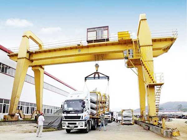 mg型雙梁吊鉤門(mén)式起重機(jī)